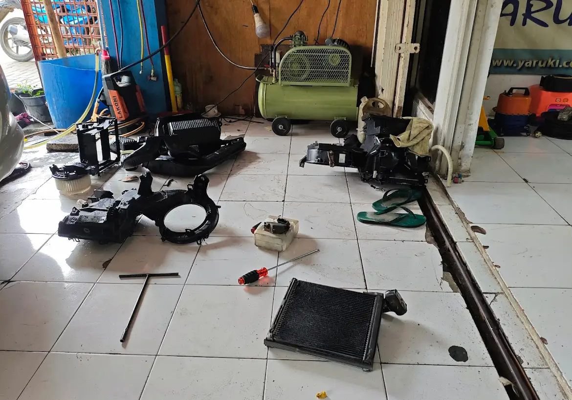 Maintenance AC Mobil